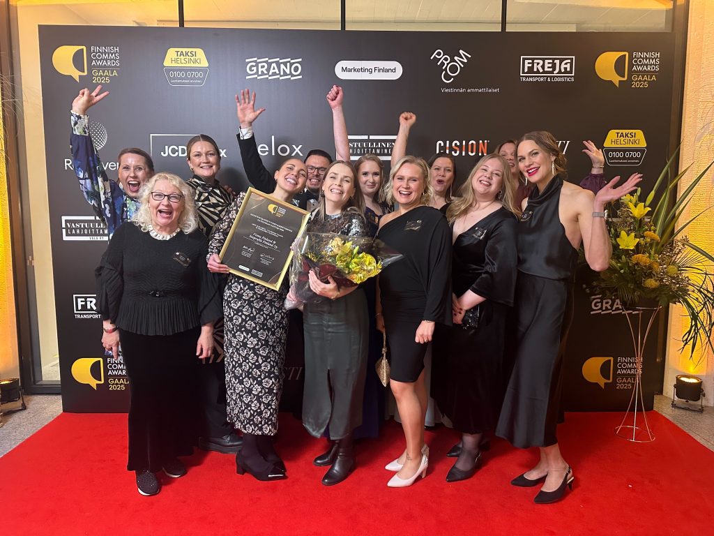 Netprofile asiakkaineen Finnish Comms Awards 2025 -gaalassa